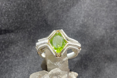 Faceted Peridot Sterling Silver Ring Size 8-8.5