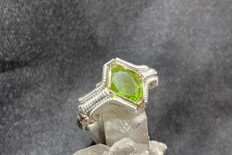 Faceted Peridot Sterling Silver Ring Size 8-8.5